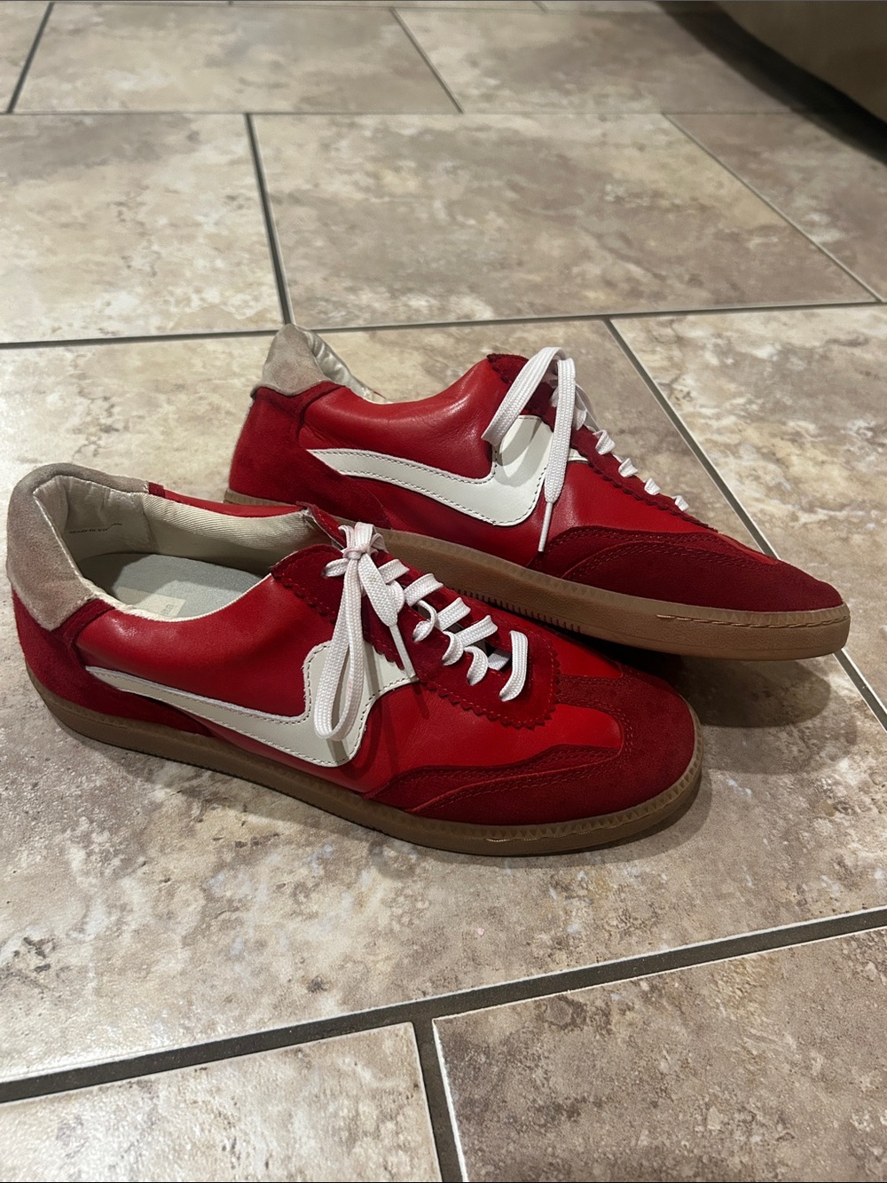 Dolce Vita Notice low-profile lace up women’s sneakers crimson suede 8.5